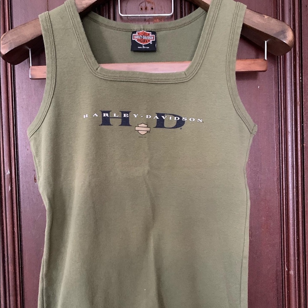 Squareneck Harley-Davidson tank.